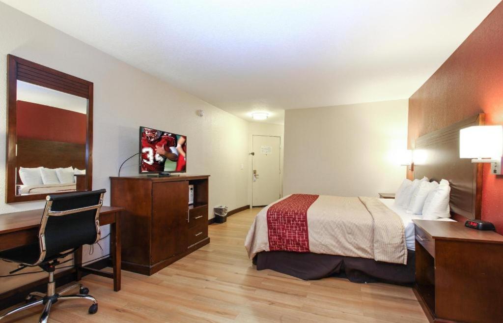 Evergreen Inn & Suites Portland (Adults Only) Eksteriør billede