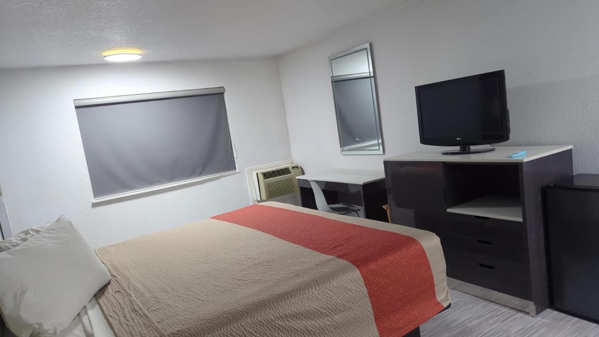 Evergreen Inn & Suites Portland (Adults Only) Eksteriør billede