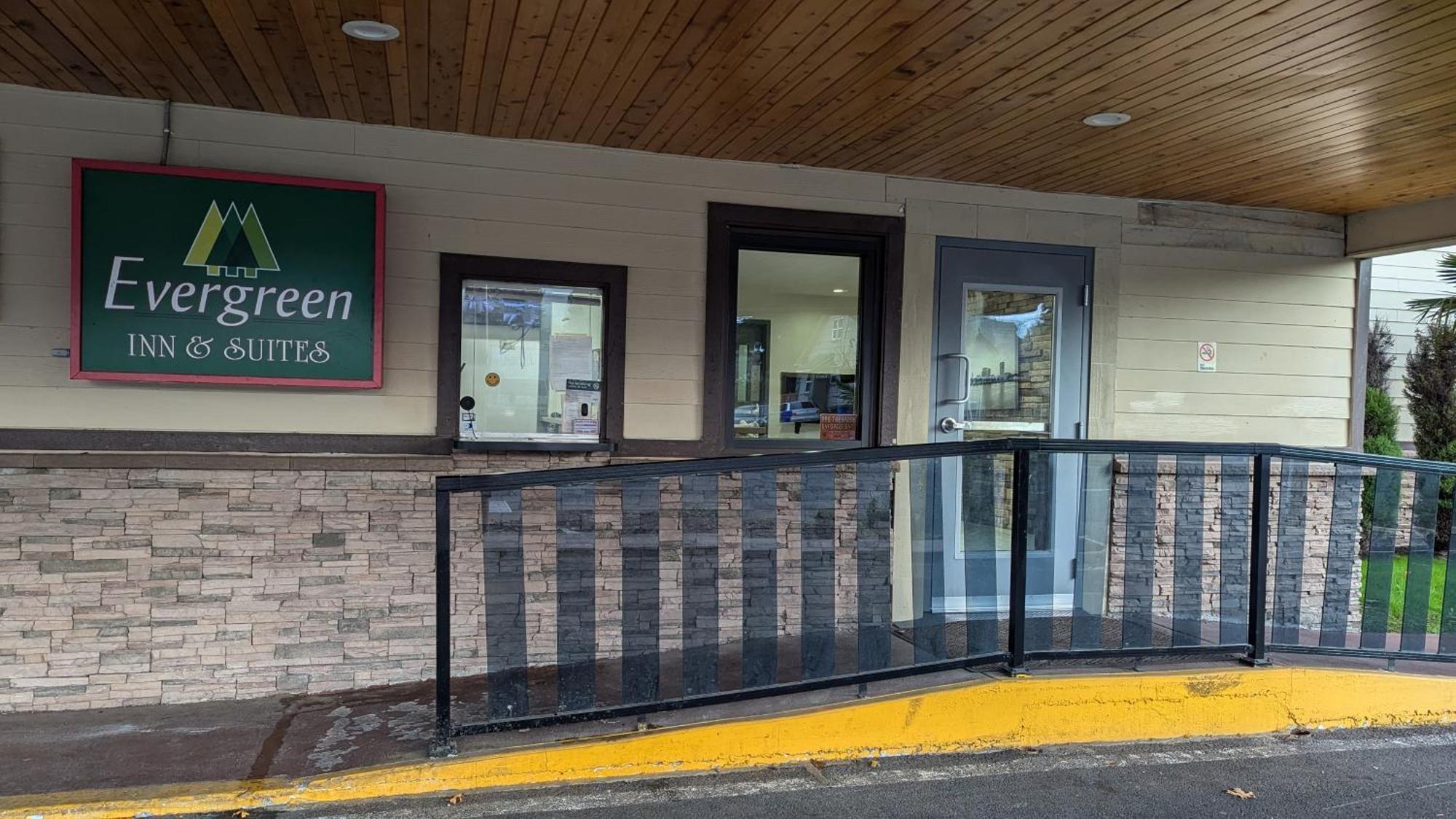 Evergreen Inn & Suites Portland (Adults Only) Eksteriør billede
