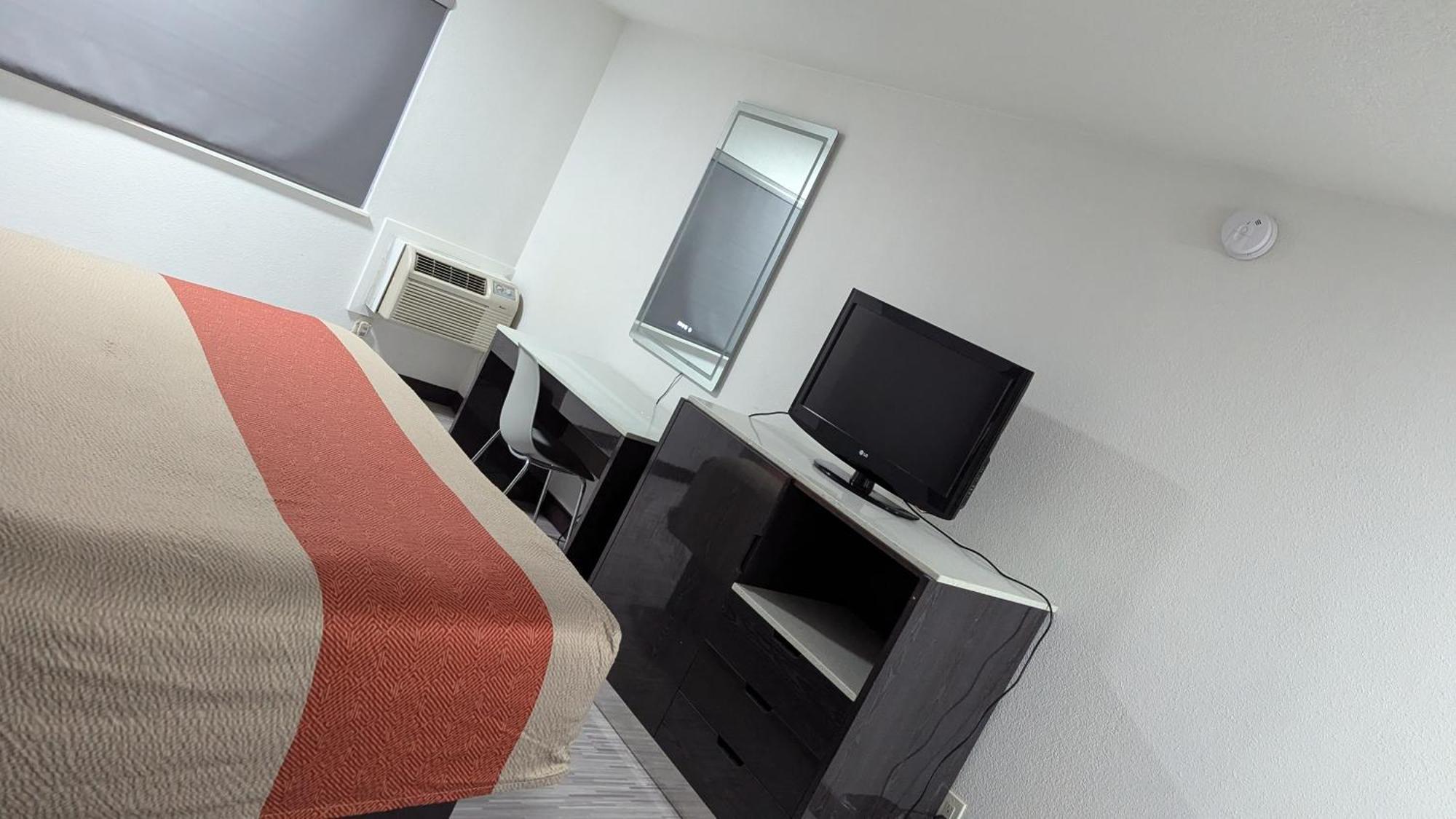 Evergreen Inn & Suites Portland (Adults Only) Eksteriør billede