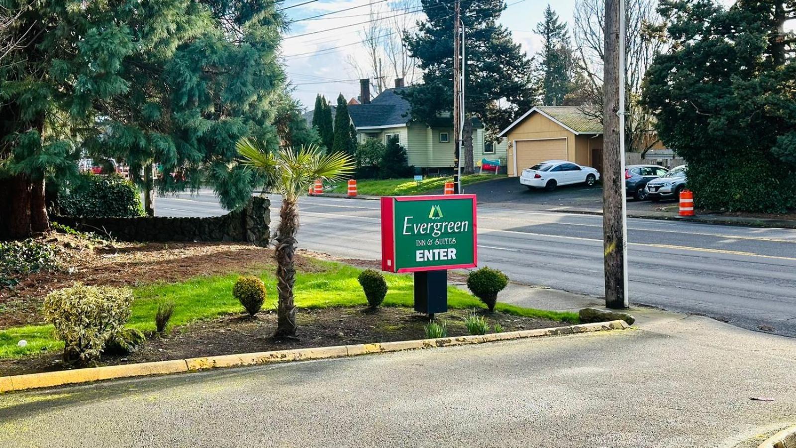 Evergreen Inn & Suites Portland (Adults Only) Eksteriør billede