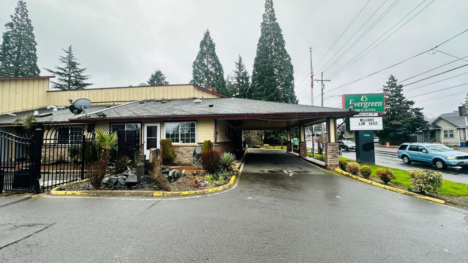 Evergreen Inn & Suites Portland (Adults Only) Eksteriør billede