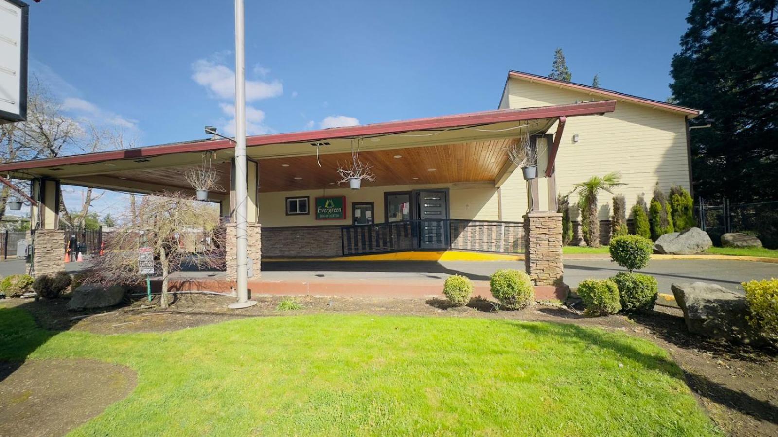 Evergreen Inn & Suites Portland (Adults Only) Eksteriør billede