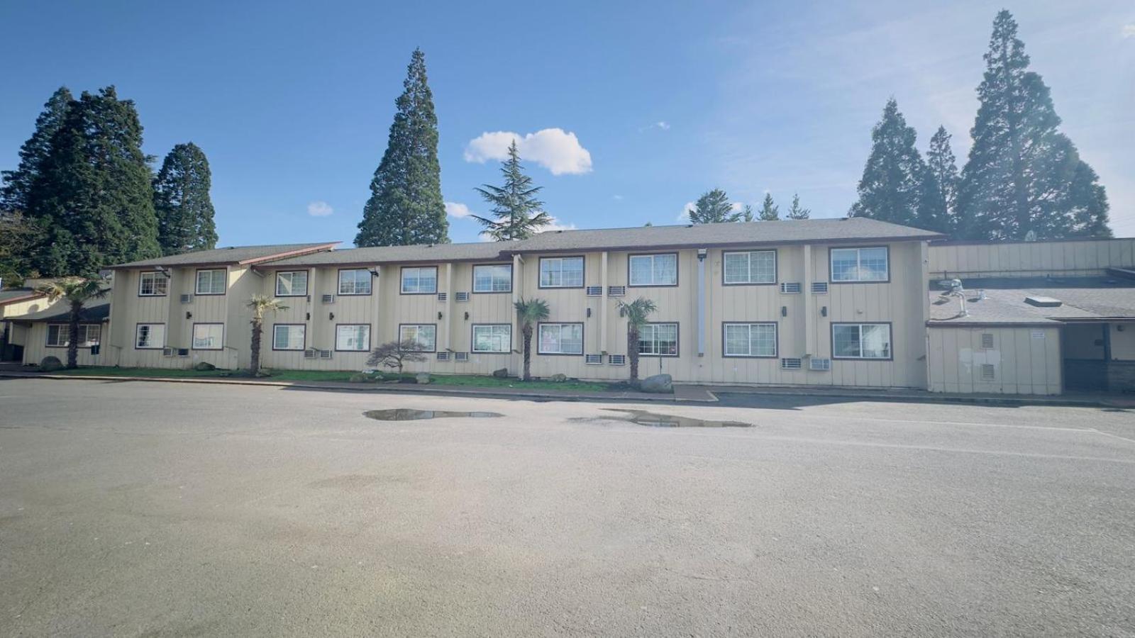 Evergreen Inn & Suites Portland (Adults Only) Eksteriør billede