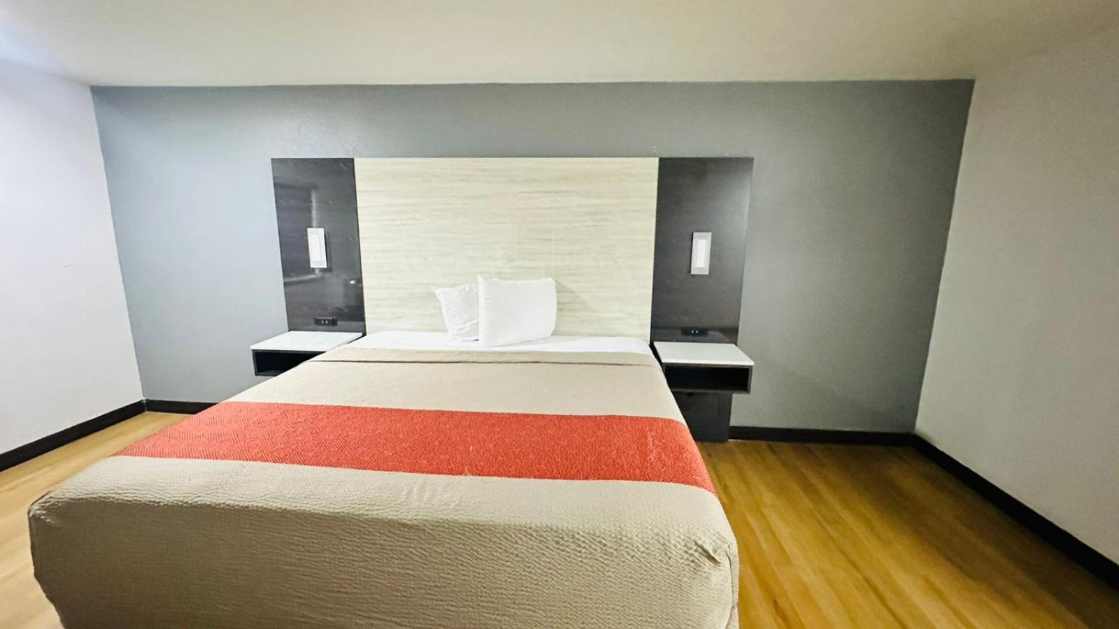 Evergreen Inn & Suites Portland (Adults Only) Eksteriør billede