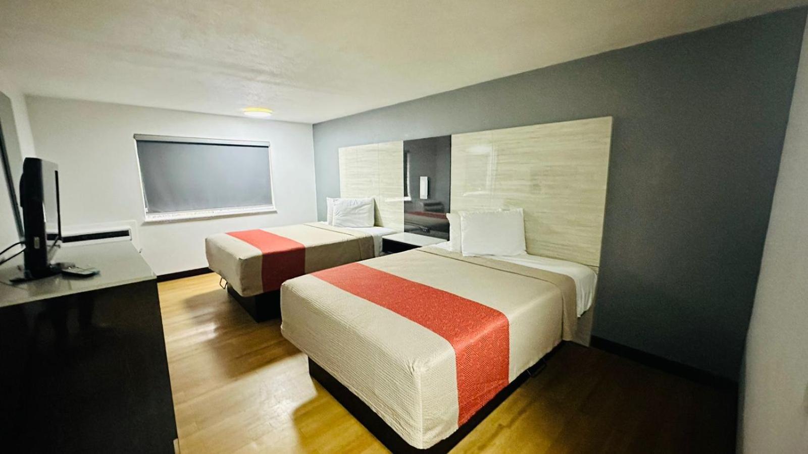 Evergreen Inn & Suites Portland (Adults Only) Eksteriør billede